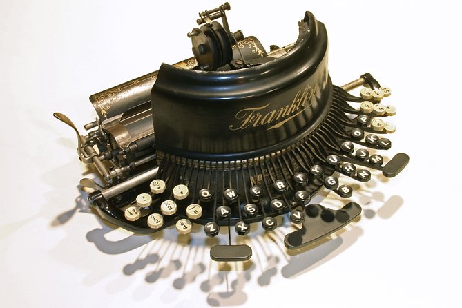 Museo Nicolis Verona - Musical instruments, cameras, and typewriters