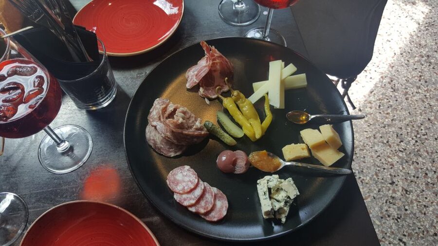 Padova: Guided Spritz Walk - Finger food gives each stop a local rhythm