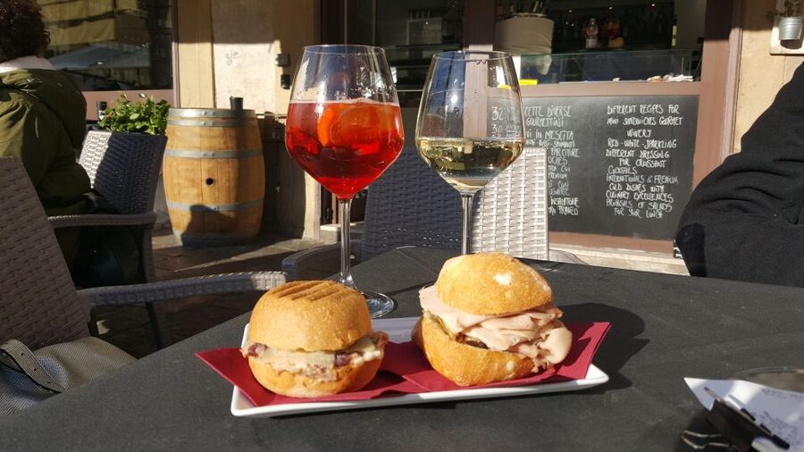 Padova: Guided Spritz Walk - Why the two locations matter