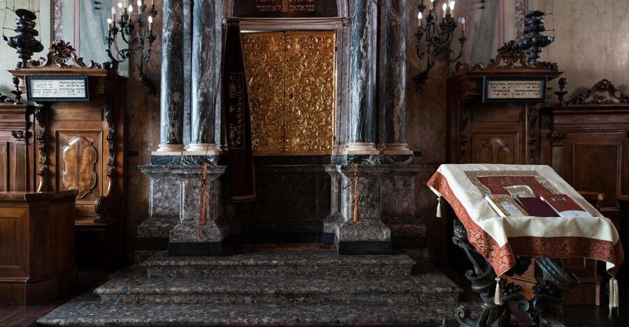 Padua: Jewish Heritage Museum and Synagogue Tour - Walking the narrow ghetto streets