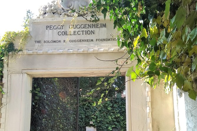 Peggy Guggenheim collection Venice private tour - Meeting Fiorella at the Canal-Side Entrance
