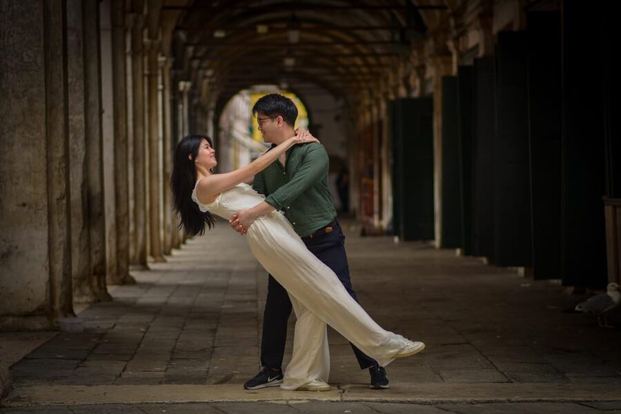 Photoshoot in Venice: Your Story, Our Lens - Book Now! - Posing help for people who feel awkward