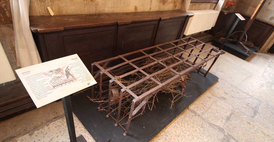 Prisons' Palace: Maleficia, Inquistion torture tools - Is $11 good value in Venice?