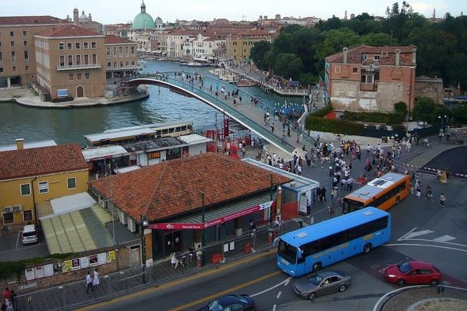 Private Arrival Transfer: Venice Train or Bus Stations to Venice Hotels - Reaching a central Venice hotel or the Lido