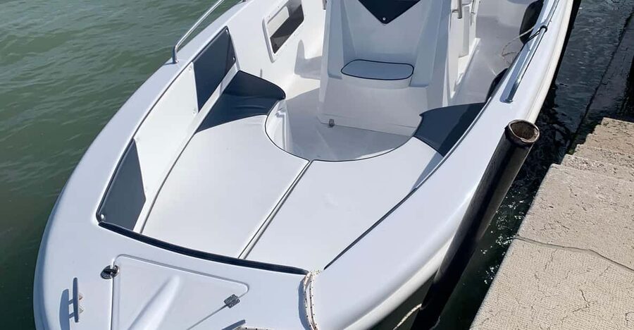 Private boat tour, visit the major islands Venice - Torcello and the oldest-feeling stop