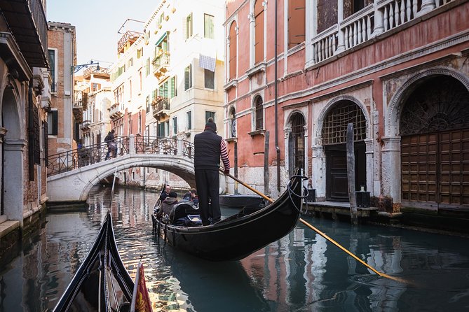 Private Crafted Gondola Ride on the Grand Canal - Passing the Peggy Guggenheim Collection