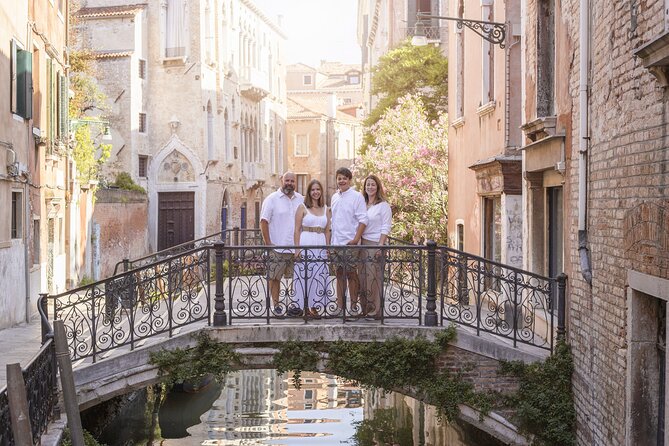 Private Gondola Ride and Photoshoot - Who should book this experience?