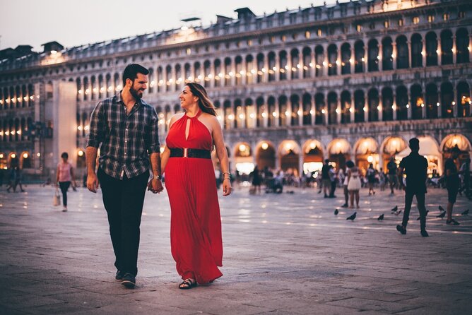 Private Gondola Ride with Professional Photographer in Venice - What the photographer adds over ordinary holiday pictures