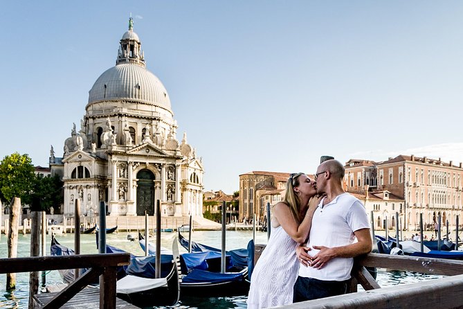 Private Photo Shoot in Venice with Gondola Ride - The 30-minute gondola ride