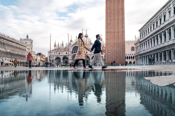 Private Photo Shoot in Venice with Gondola Ride - Photographers who help you look natural