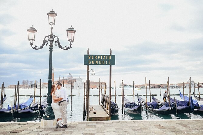 Private Photo Shoot in Venice with Gondola Ride Included - Key details that shape the experience