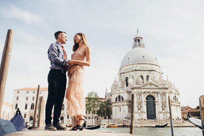 Private Photo Shoot in Venice with Gondola Ride Included - What you receive for $435.43 per group