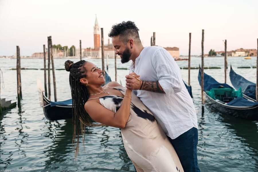 Private Photoshoot of Your Gondola Ride in Venice - A one-hour schedule that rewards punctuality