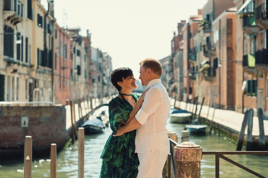 Private Photoshoot of Your Gondola Ride in Venice - Who will enjoy this most