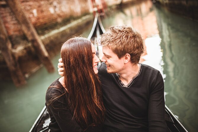 Private Photoshoot on Personal Gondola in Venice - Rialto Bridge and the Grand Canal finale