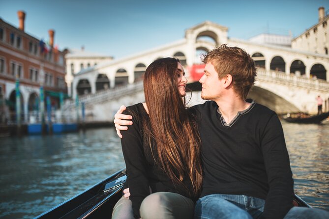 Private Photoshoot on Personal Gondola in Venice - Timing, crowds, and what to wear
