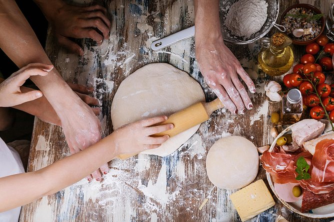 Private Pizza & Tiramisu Class at a Cesarina's home with tasting in Verona - Meeting Aurora, Michela, or Cristiana at home