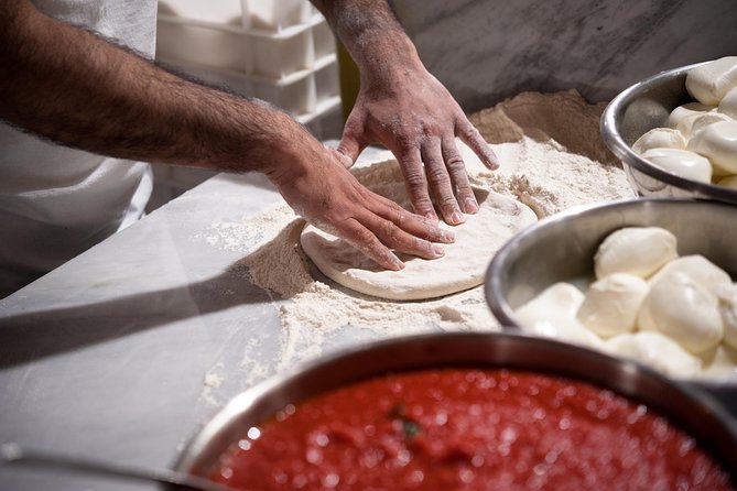 Private Pizza & Tiramisu Class at a Cesarina's home with tasting in Verona - A three-hour rhythm that leaves room for conversation
