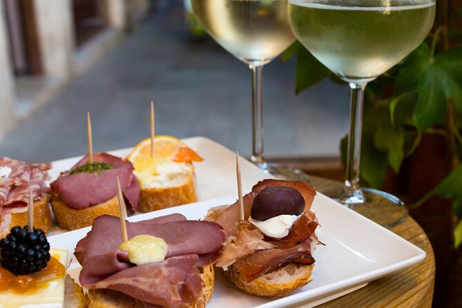 Private Secret Venice Tour; Rialto Market, San Polo & Food and Wine tasting - San Polo and the old lanes of Carampane