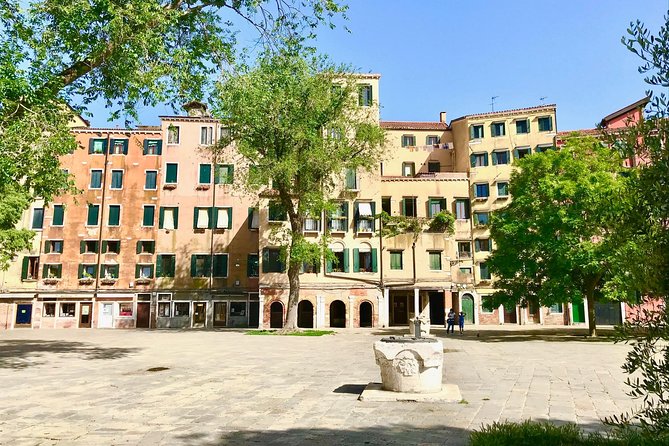 Private Tour of Jewish Ghetto in Venice - A glass of wine, cake, and local life