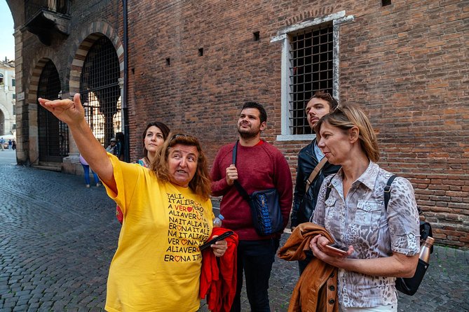 PRIVATE TOUR of Verona: Highlights & Hidden Gems With Locals & Snack Included - The Verona Arena from the outside