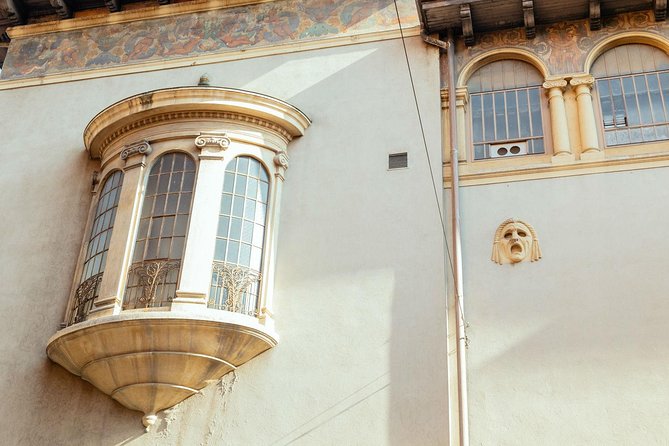 PRIVATE TOUR of Verona: Highlights & Hidden Gems With Locals & Snack Included - The lesser-seen streets depend on your host