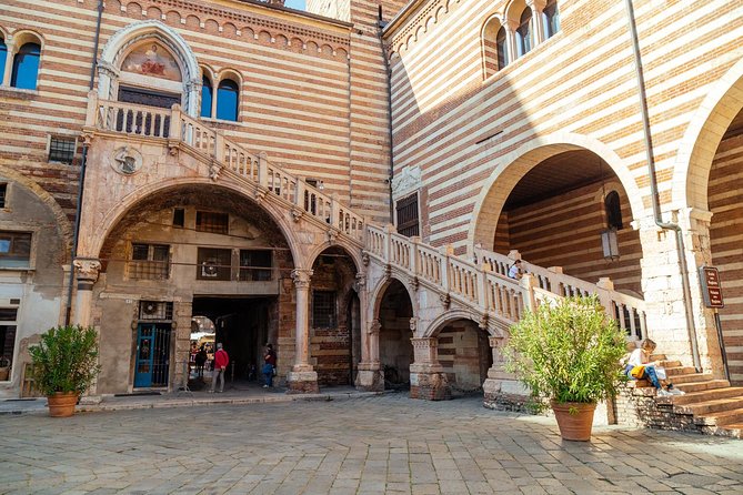 PRIVATE TOUR of Verona: Highlights & Hidden Gems With Locals & Snack Included - What the local drink adds