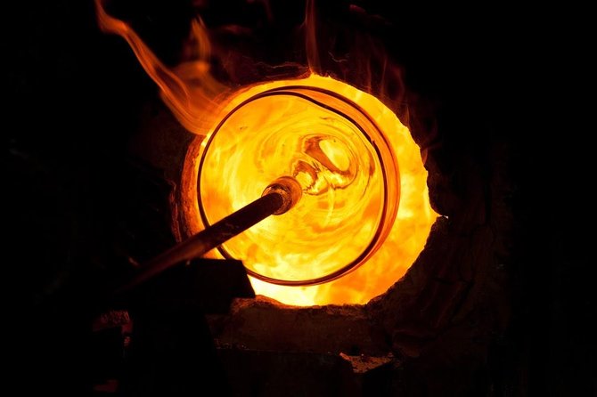 Private tour on Murano Island: discover the art of Artisanal Glassblowing - Taking the water taxi from Venice