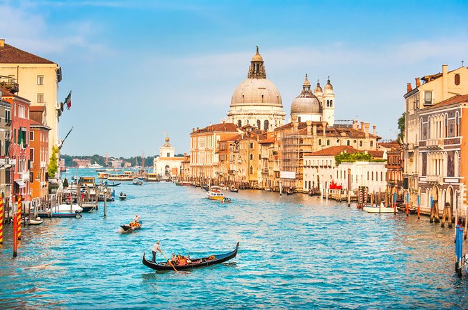 Private Tour: Venice Gondola Ride with Serenade - Santa Maria della Salute and Palazzo Barbarigo