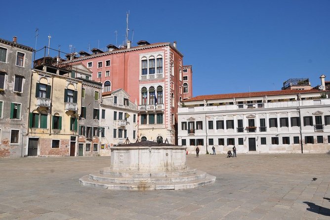 Private Tour: Venice Rialto Market, San Polo and Frari Church Walking Tour - Rialto Bridge and the old commercial center