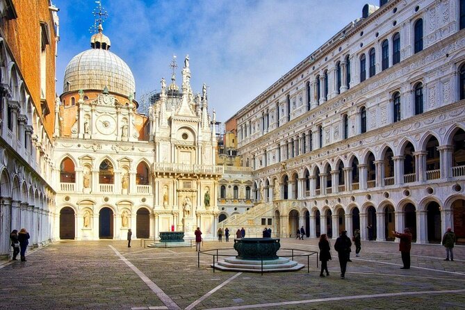 Private Tour: Venice Walk, Gondola, and Private Boat Tour ending on Murano Island with Venetian Lunch and Glass Factory Visit - Cross the lagoon by private boat to Murano