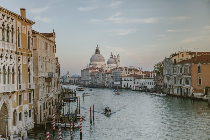 Private Transfer from Venice Airport to Hotel in Venice City Center - How the private group format affects the price