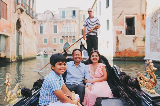 Private Vacation Photography Session with Local Photographer in Venice - Dorsoduro: a calmer start or finish