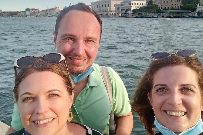 Private Venice Tour with a Local, Highlights & Hidden Gems, 100% Personalised - A secret canal path with a Rialto Bridge view