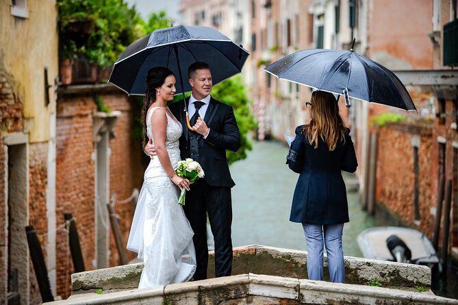 Professional Photoshoot in Venice - Poses, Candid Shots, and Feeling Comfortable