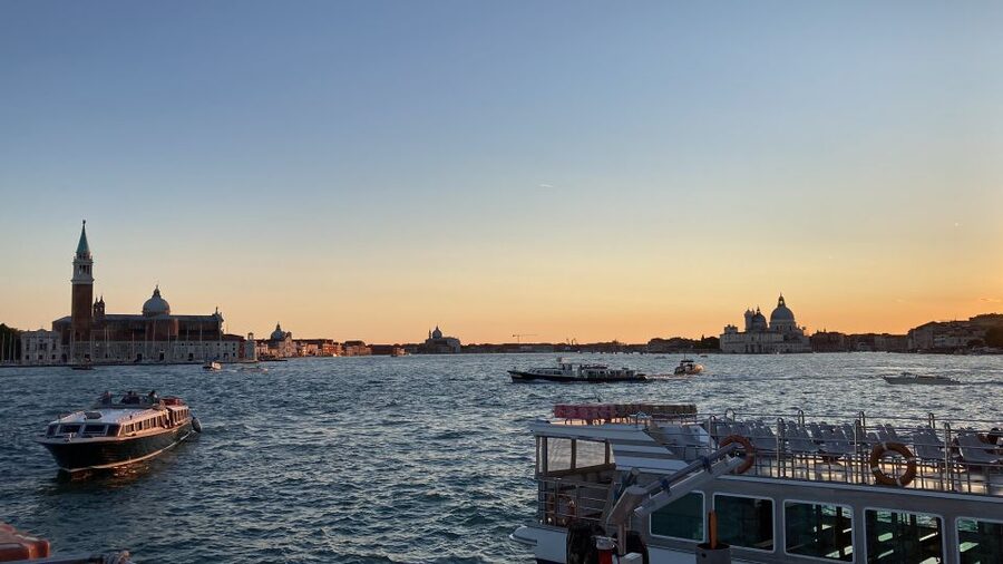 Punta Sabbioni - Venice at Sunset: Boat Tour with Aperitif - Guide languages and the onboard format