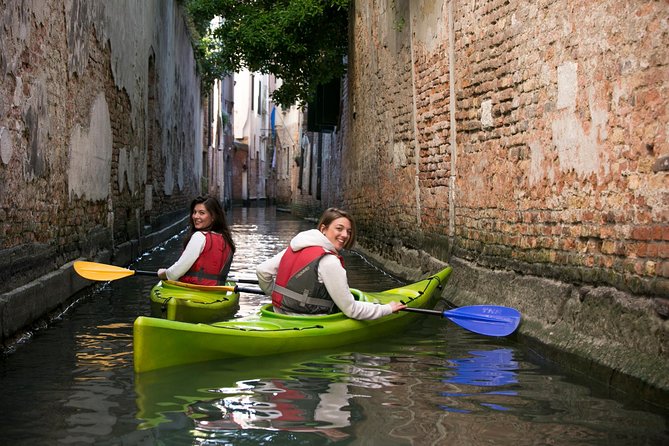 Real Venetian Kayak - Tour of Venice Canals with a Local Guide - Key points at a glance