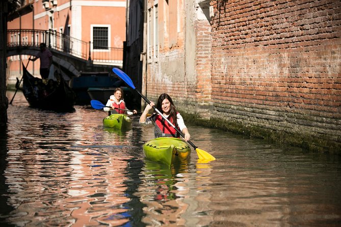 Real Venetian Kayak - Tour of Venice Canals with a Local Guide - Paddling the small canals