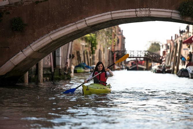 Real Venetian Kayak - Tour of Venice Canals with a Local Guide - Seeing bridges from water level