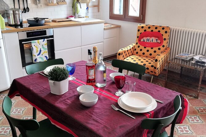 Rialto Market & Seafood Cooking Class in Murano - What the Small Group Changes