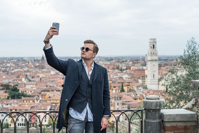 Romantic Photoshooting in Verona - Teatro Romano and the feel of old Verona