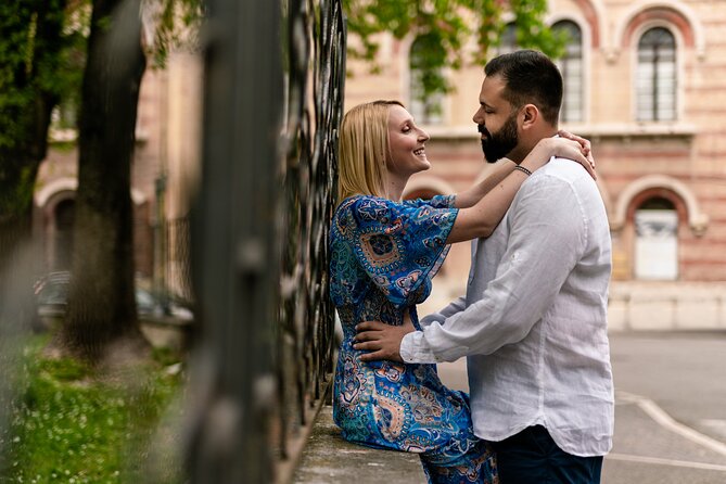 Romantic Photoshooting in Verona - Going uphill at the Funicolare di Castel San Pietro