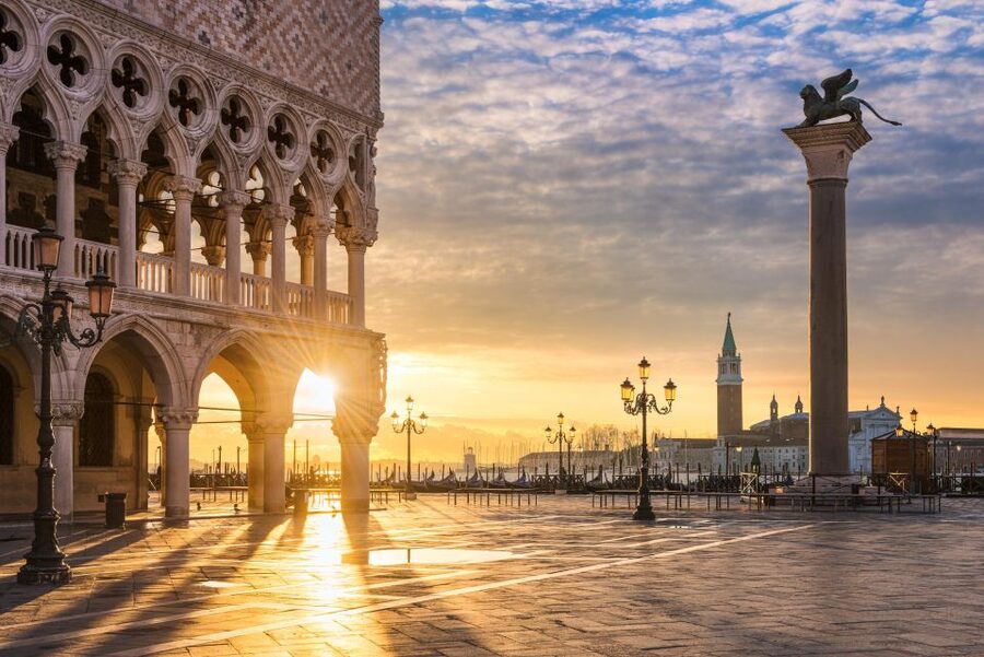 Saint Mark Basilica Priority Access & Audio Guide Option - Inside the basilica, fifteen to twenty focused minutes