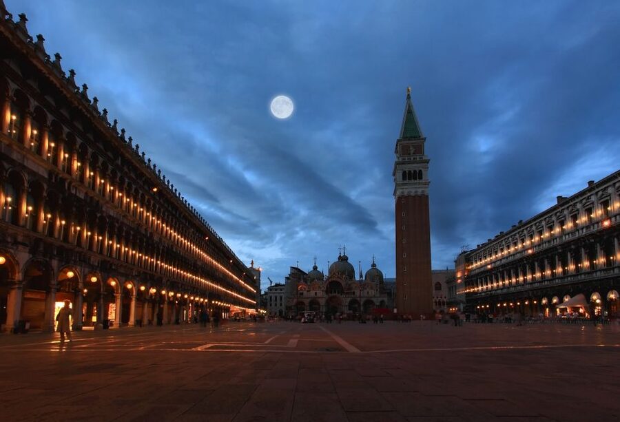 Saint Mark's Basilica: After Hours Private Tour - Going Below the Altar Into the Crypt