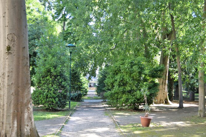 Secret Gardens of Venice Walking Tour - A plant center used by local Venetians