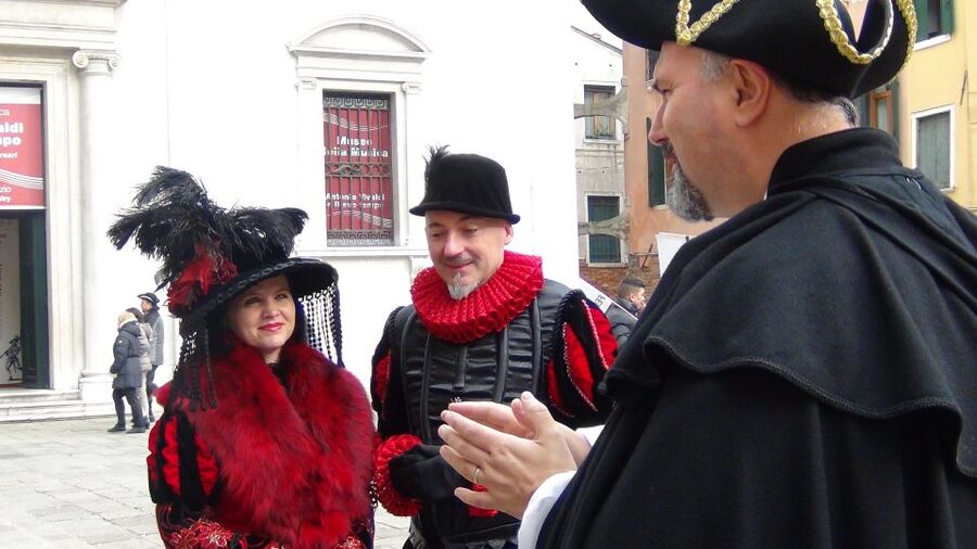 Secrets of Venice Carnival and Life of Casanova Tour - Group size, weather, and hearing the guide