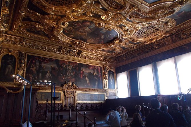 Skip the Line: Doge's Palace Guided Tour in Venice - The guides make the biggest difference