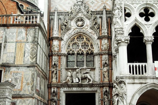 Skip the line Doge's Palace Guided Walking Tour in Venice - Timing, stairs, bags, and practical limits
