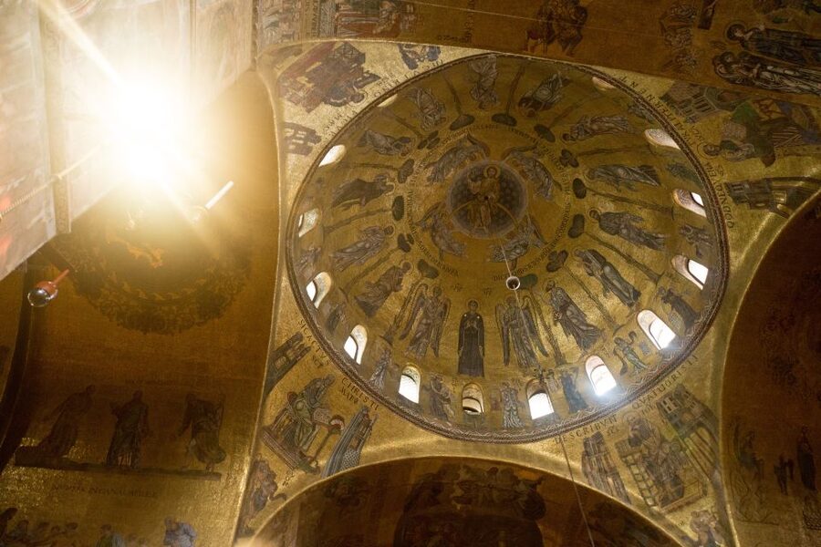Skip the Line: St. Mark's Basilica Guided Tour - Dress carefully and leave the backpack behind