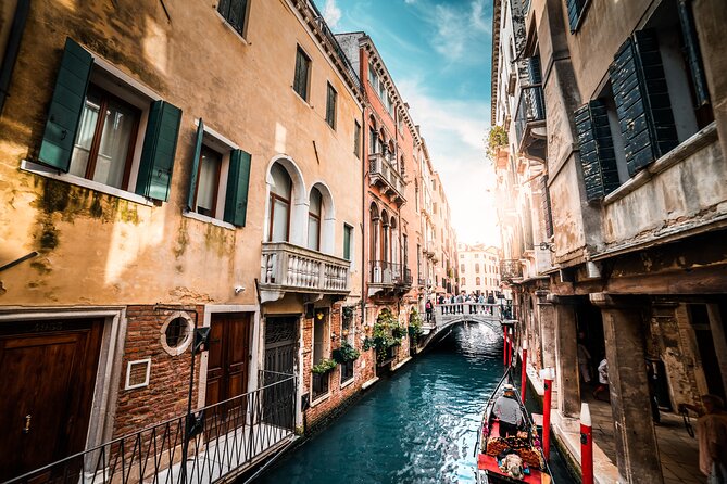 Small Group Tour to Venice departing from Abano Terme - Crossing Rialto and finding the Grand Canal view